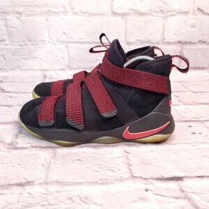 Nike Lebron soldier 11 youth shoes boys size 5.5 red black sneakers (B)